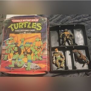 RARE 1988 Teenage Mutant Ninja Turtles Vintage with Figures and Collectors Case